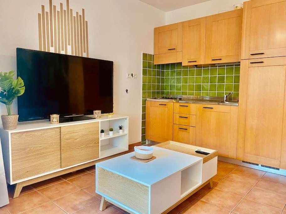 Apartment En Bord De Avec Piscine *